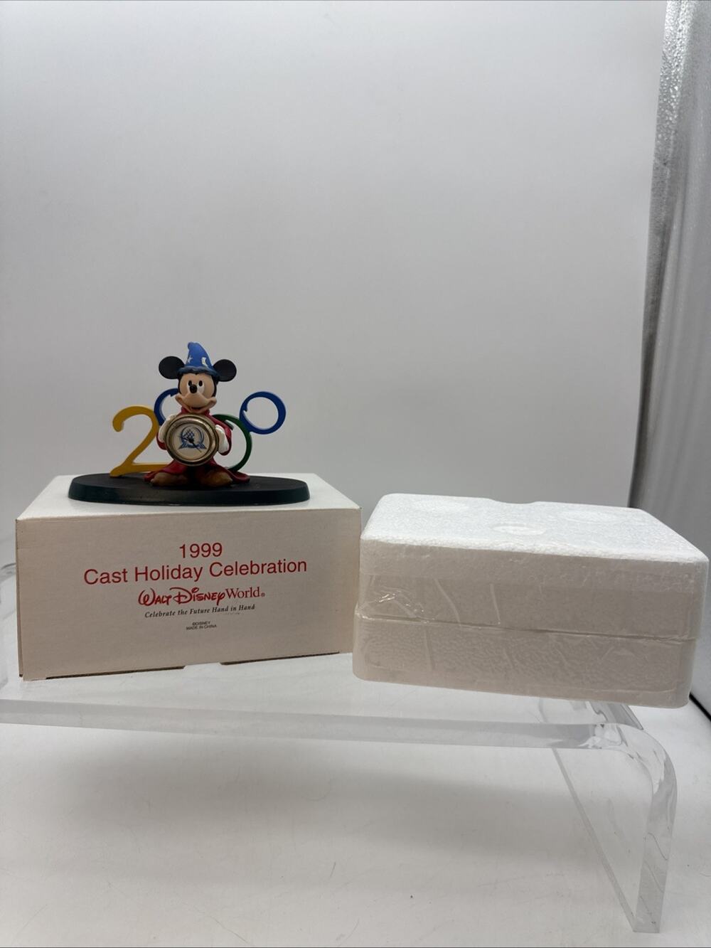 1999 Cast Holiday Celebration Walt Disney World Mickey Sorcerer 2000 Clock